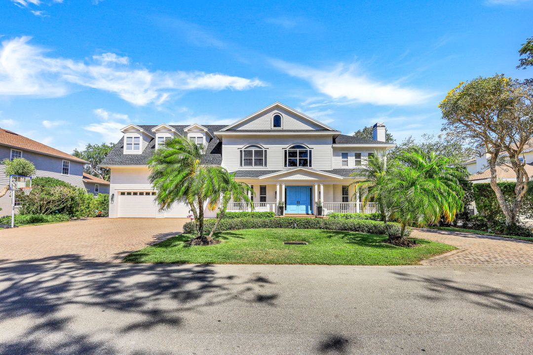 514 Corbel Dr, Naples, FL 34110