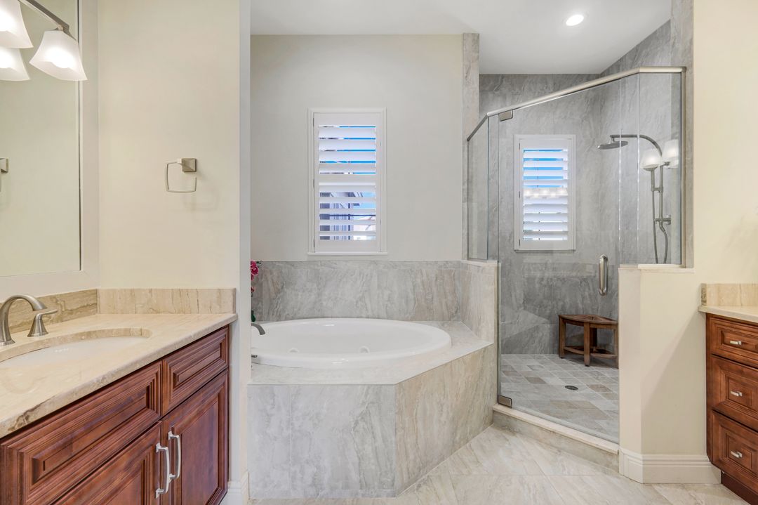 608 El Camino Real  #202, Naples, FL 34119