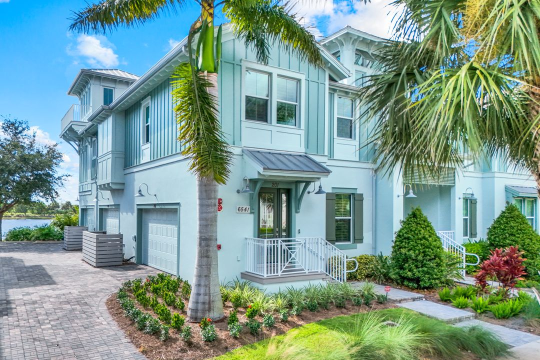6541 Dominica Dr #201, Naples, FL 34113