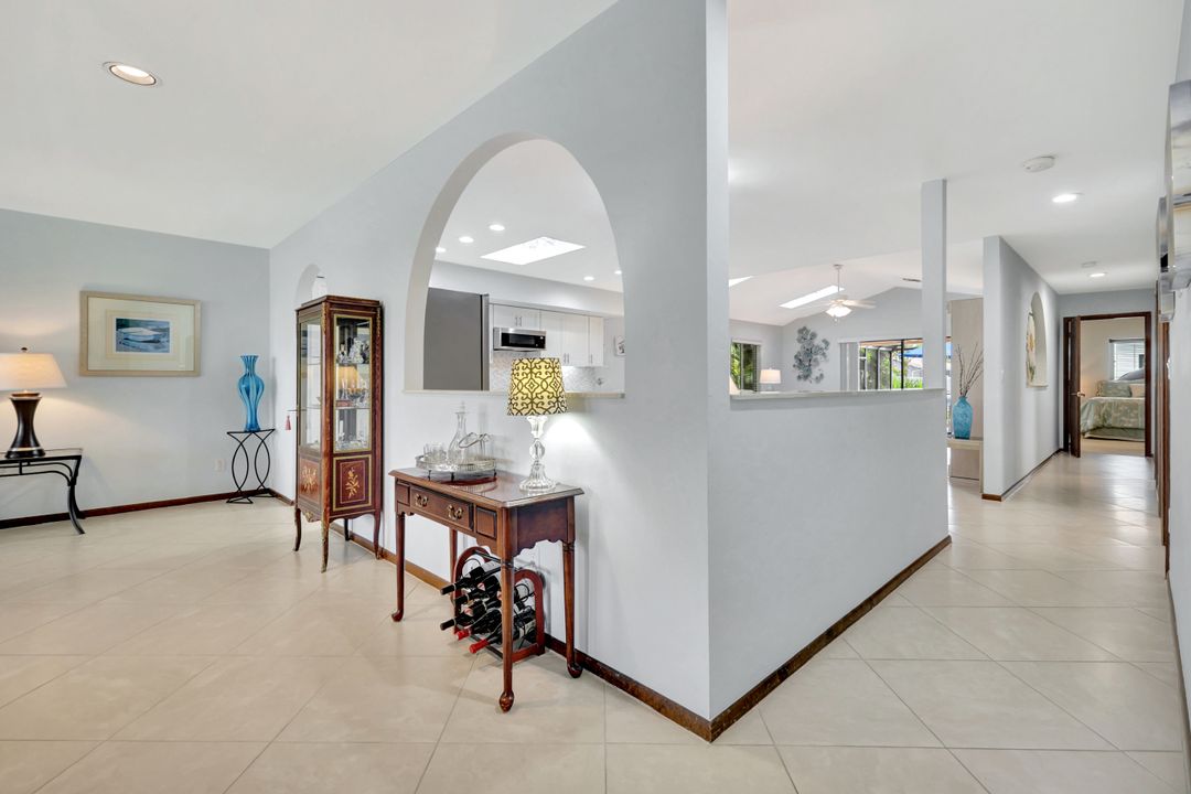 550 94th Ave N, Naples, FL 34108