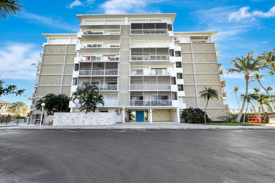 60 W Pelican St #401, Naples, FL 34113