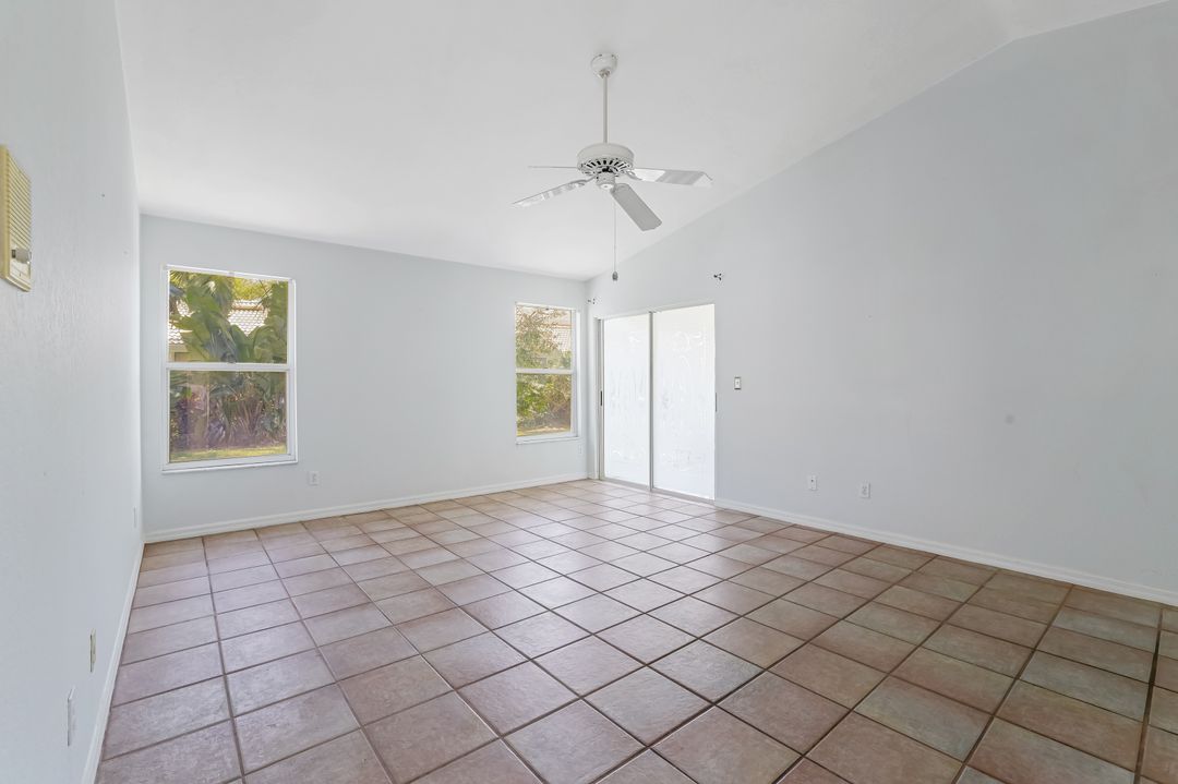337 Emerald Bay Cir #U1, Naples, FL 34110