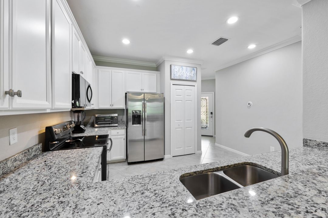 2028 Wellington St, Naples, FL 34120