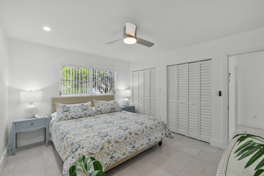 854 101st Ave N, Naples, FL 34108