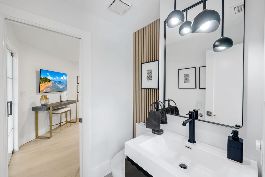 2128 Paget Cir, Naples, FL 34112