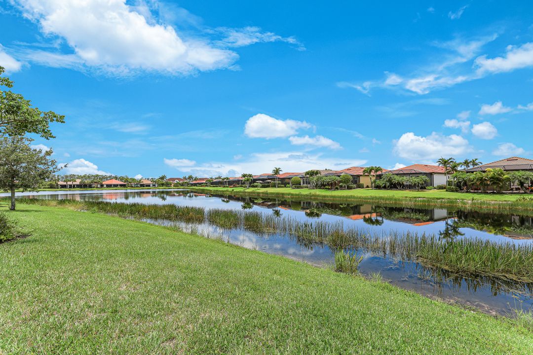 1427 Oceania Dr, Naples, FL 34113