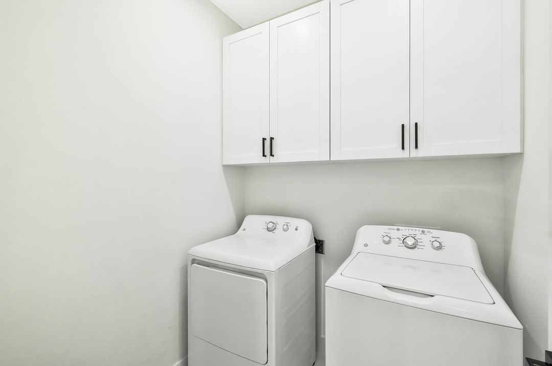 913 Embers Pkwy W, Cape Coral, FL 33993