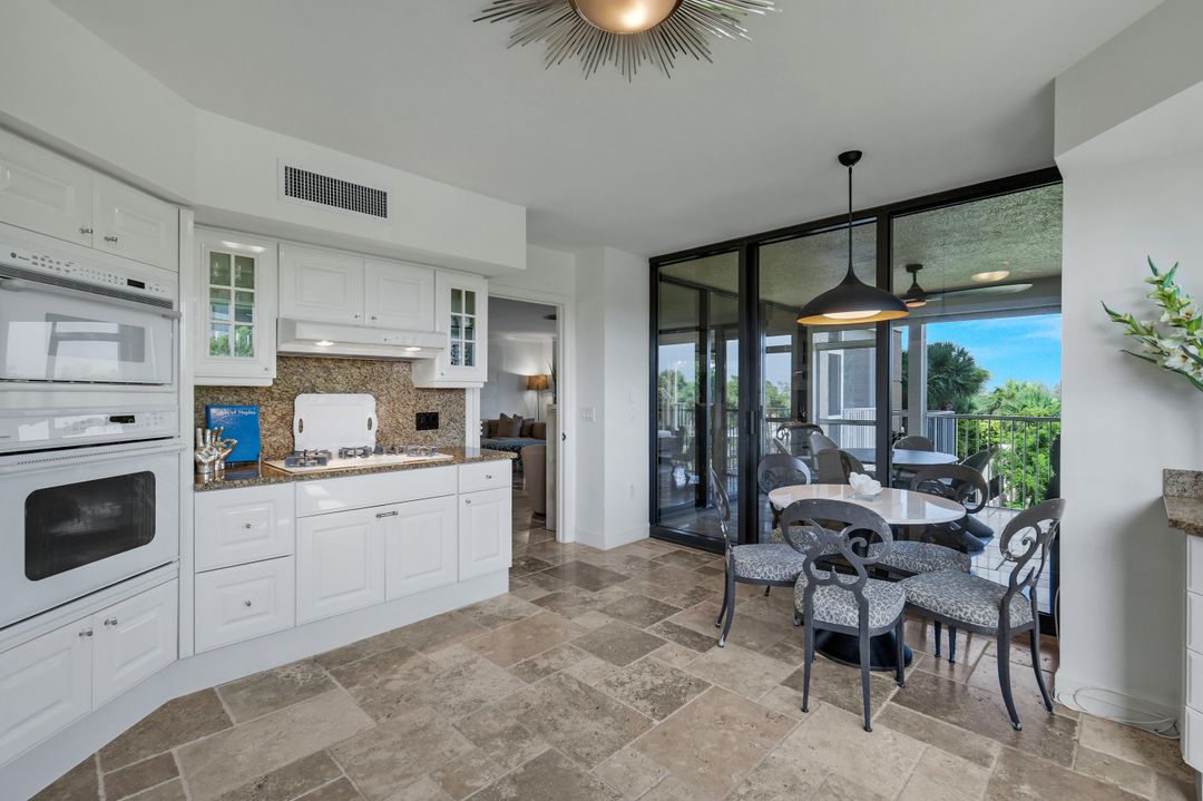 6597 Nicholas Blvd #306, Naples, FL 34108
