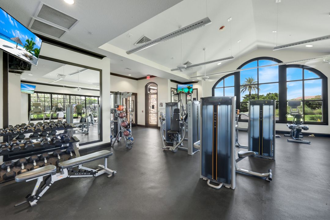 8362 Viale Cir, Naples, FL 34114
