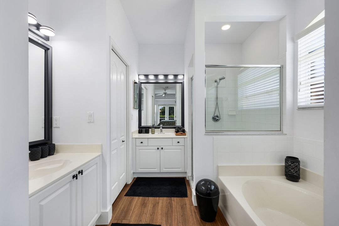 6585 Castlelawn Pl, Naples, FL 34113