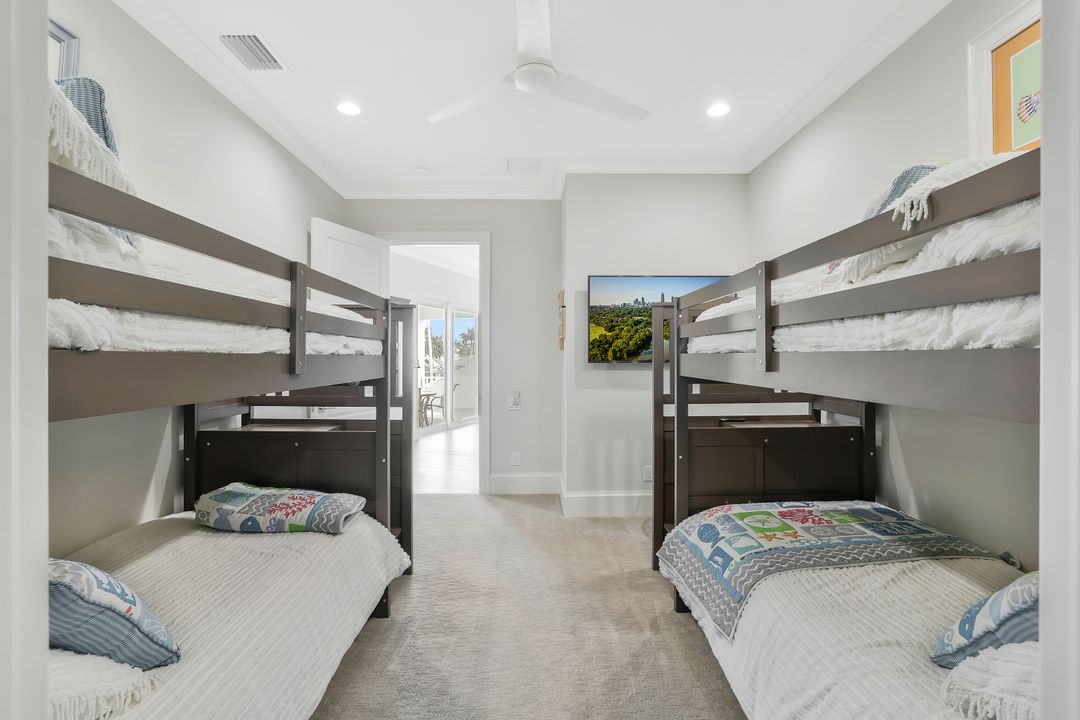 689 Pelican Ct, Marco Island, FL 34145