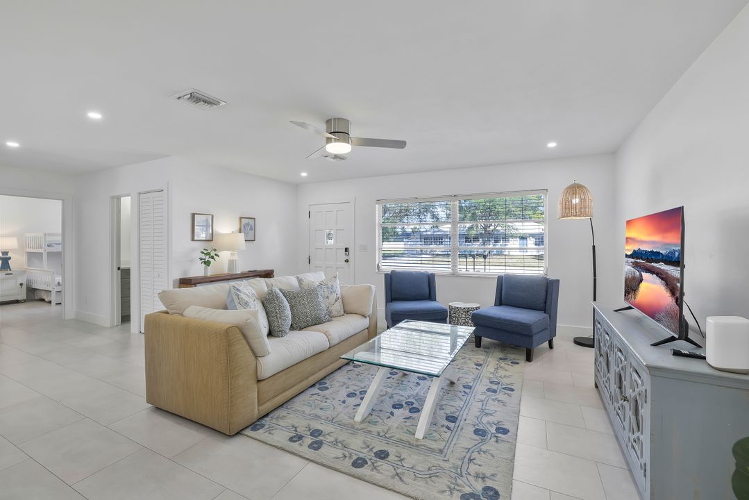 854 101st Ave N, Naples, FL 34108