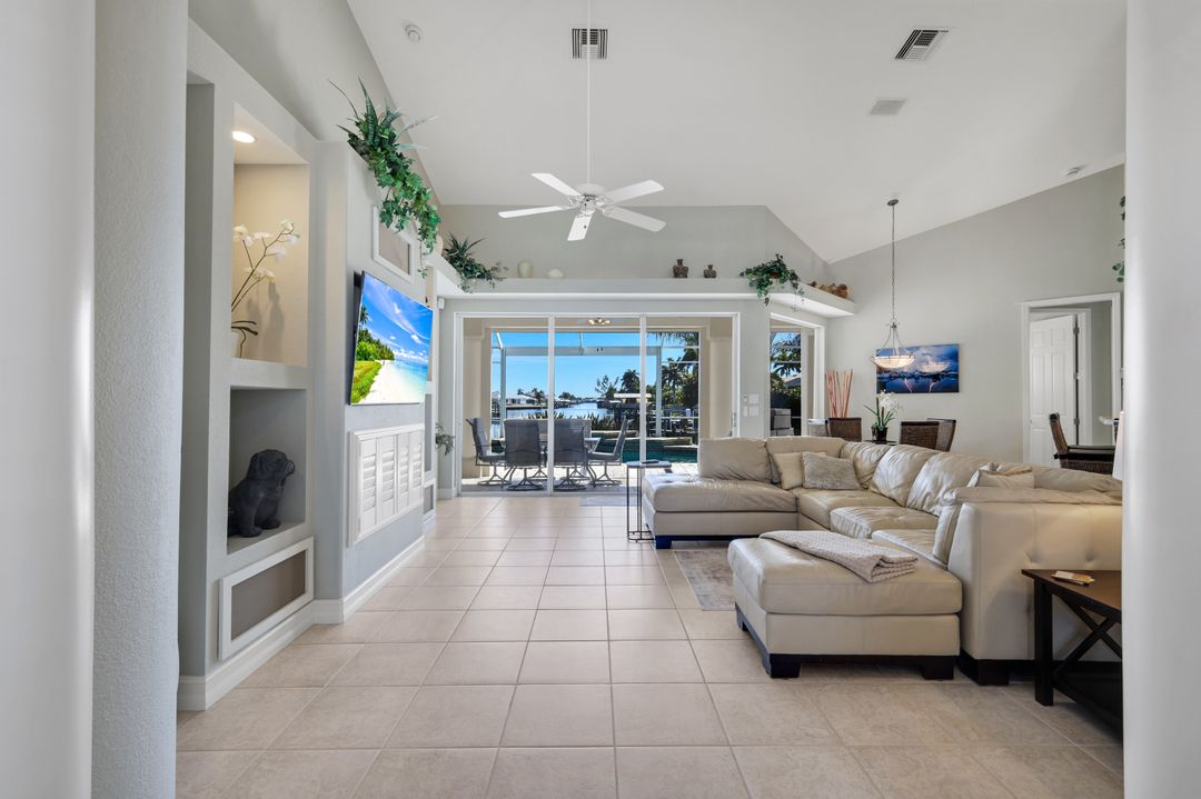 2014 Cape Coral Pkwy W, Cape Coral, FL 33914