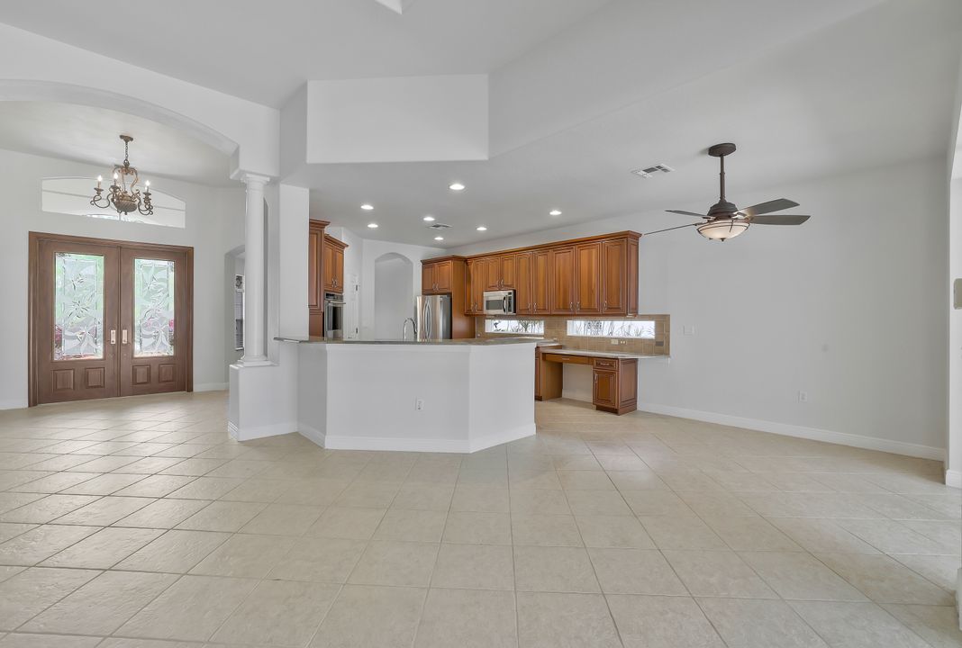 4923 Cerromar Dr, Naples, FL 34112