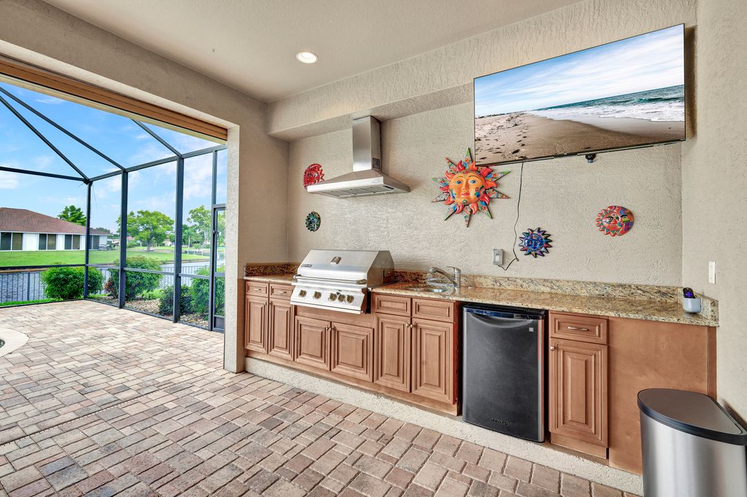 2033 SE 7th St, Cape Coral, FL 33990