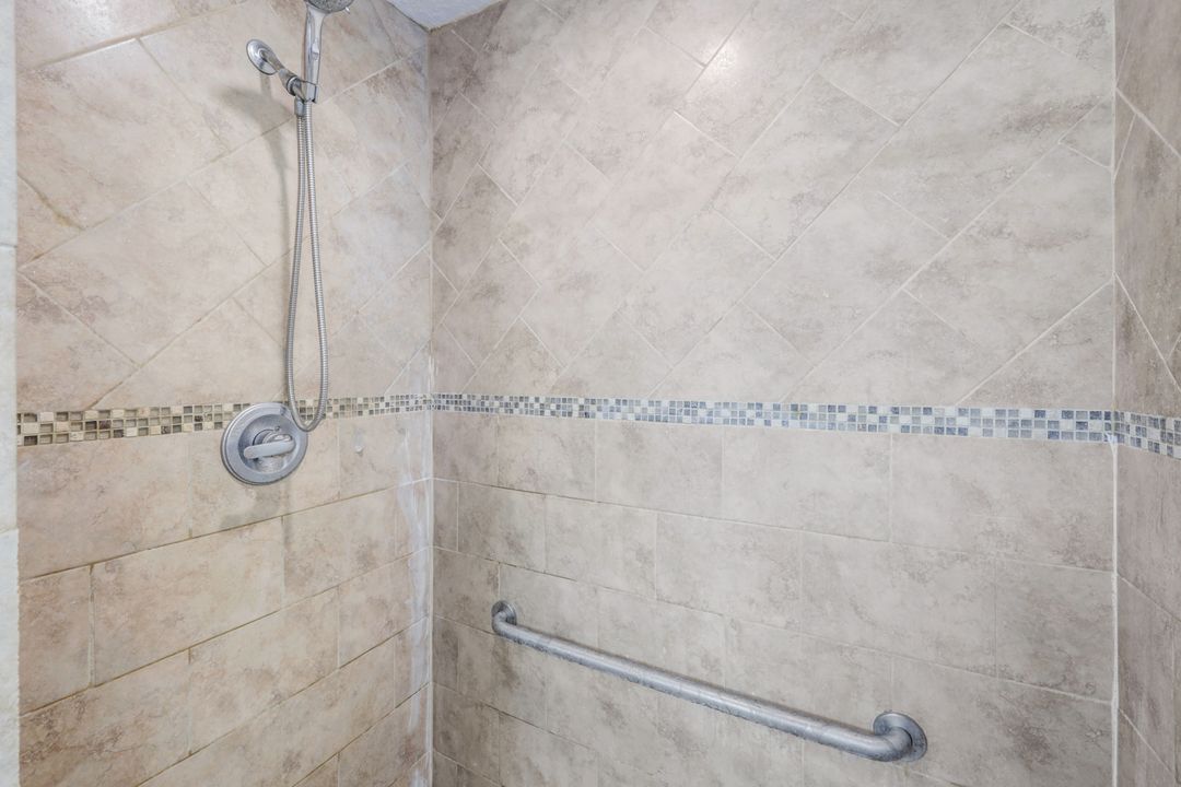 438 Willowbrook Dr, Lehigh Acres, FL 33972