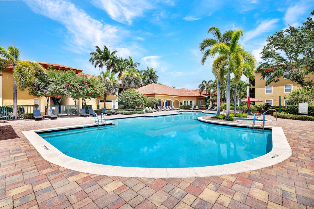 8880 Colonnades Ct W #427, Bonita Springs, FL 34135