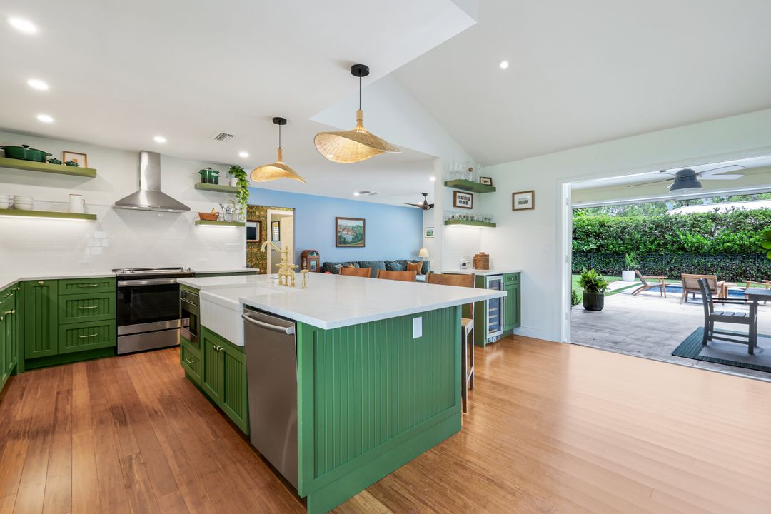 2319 Queens Way, Naples, FL 34112