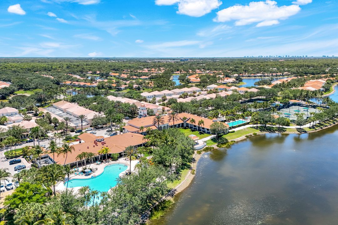 4362 Queen Elizabeth Way, Naples, FL 34119