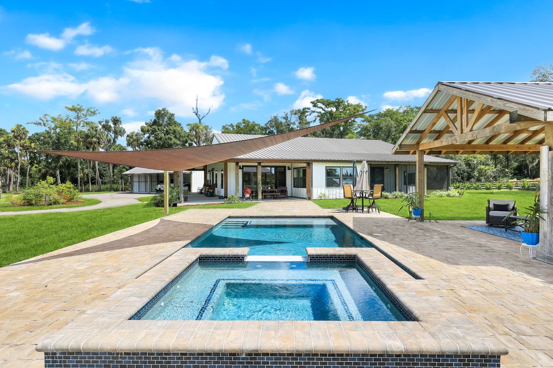 19080 Parkinson Rd, Alva, FL 33920