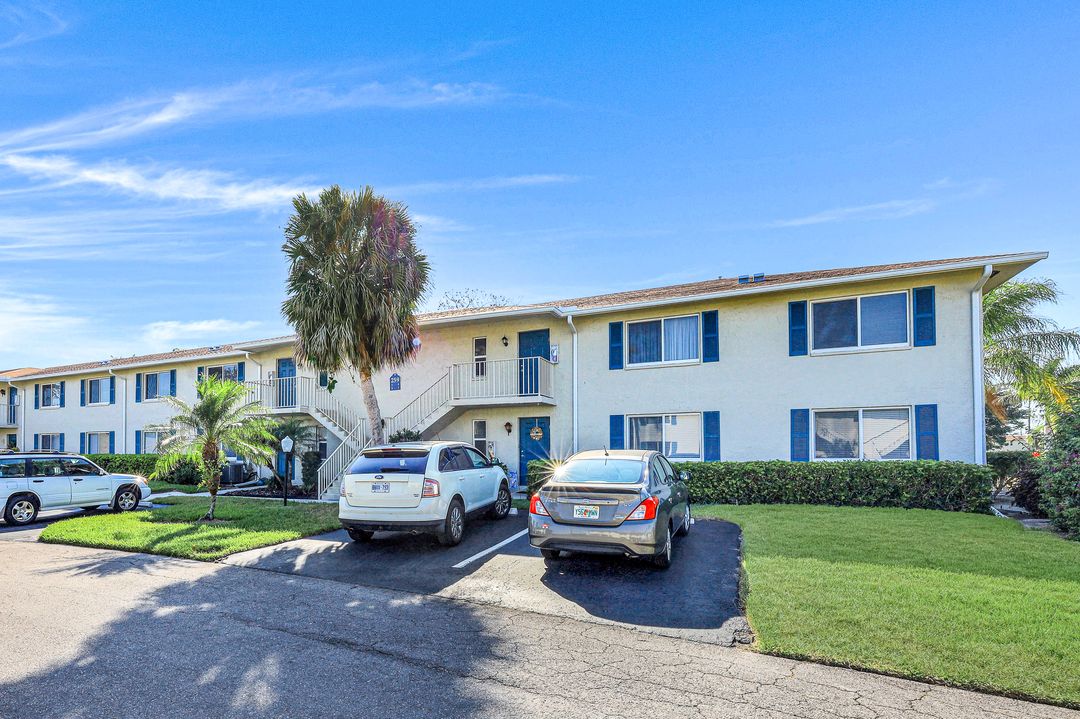 259 Winners Cir Unit 4, Naples, FL 34112
