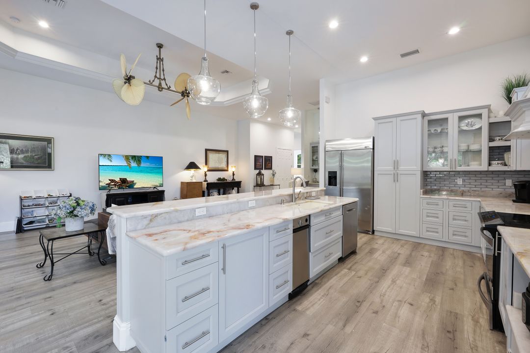 5203 Raintree Ln, Naples, FL 34113
