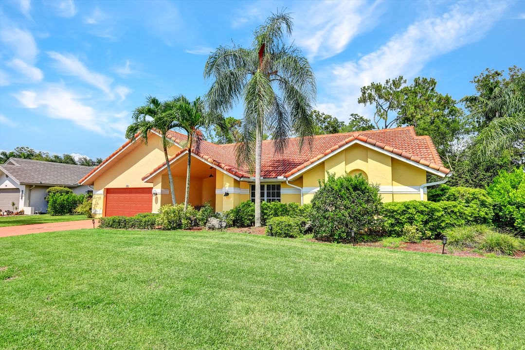 350 Henley Dr, Naples, FL 34104
