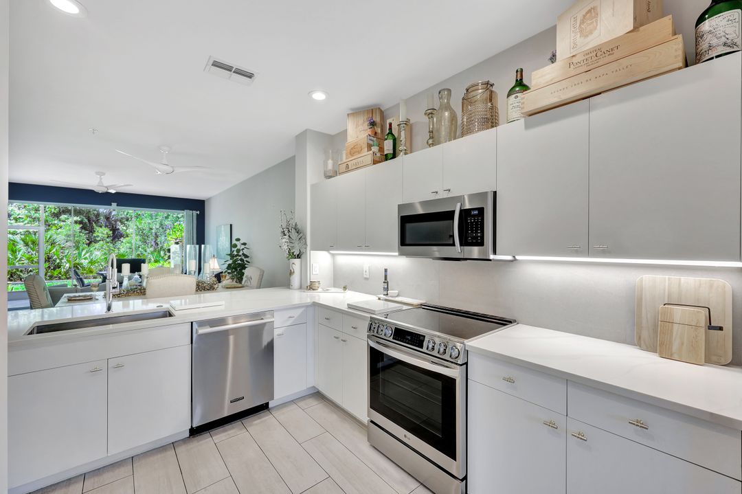 1045 Tarpon Cove Dr #102, Naples, FL 34110
