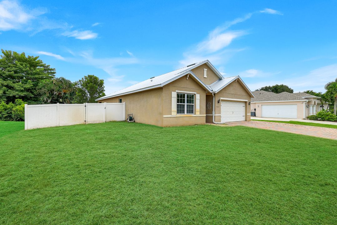 8117 Sandpiper Rd, Fort Myers, FL 33967