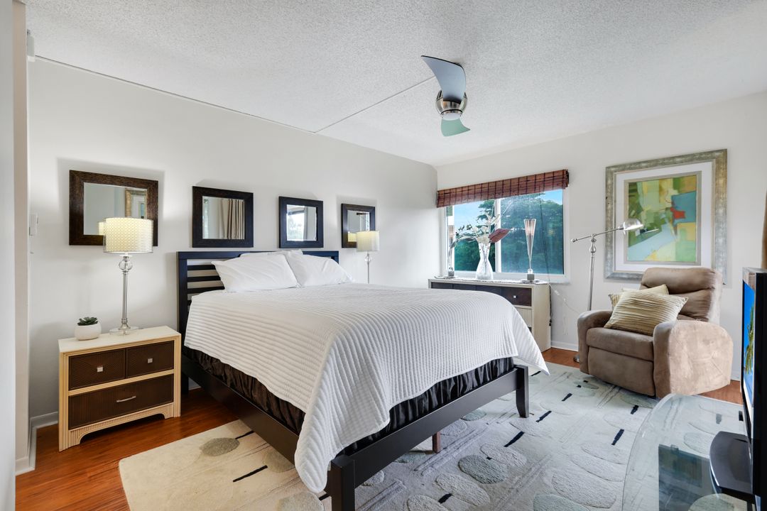 1084 Forest Lake Dr #304, Naples, FL 34105