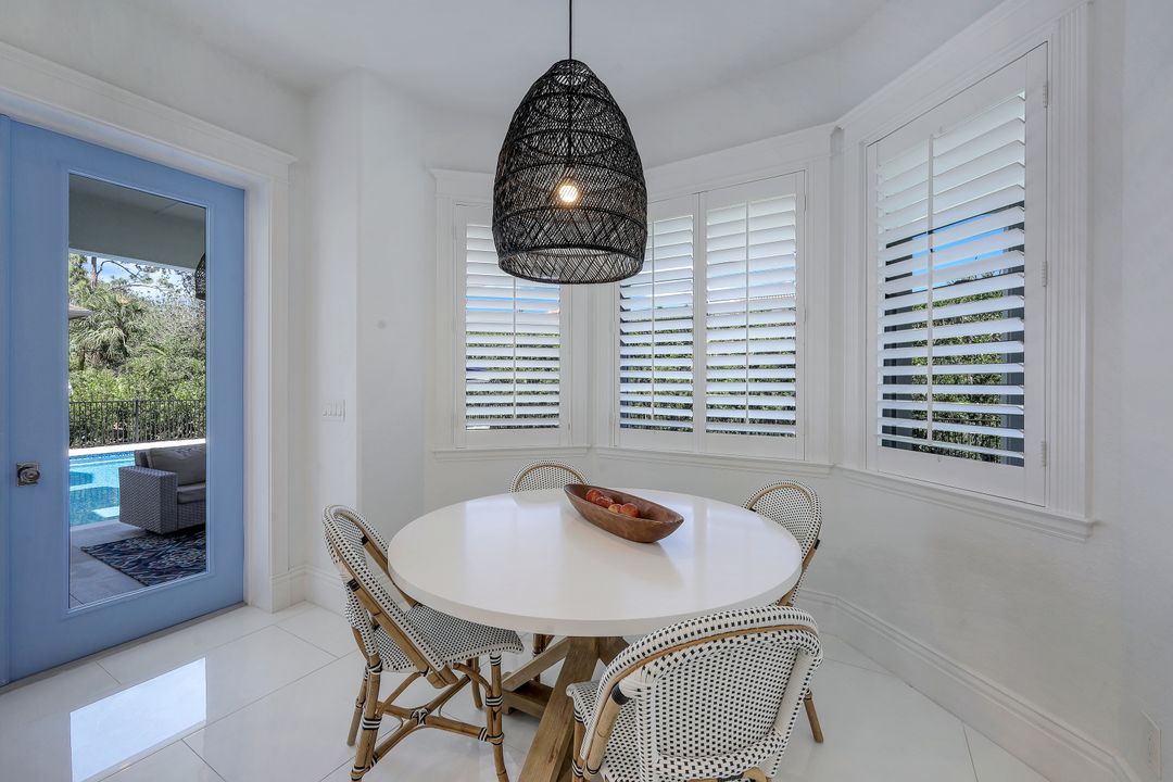 514 Corbel Dr, Naples, FL 34110