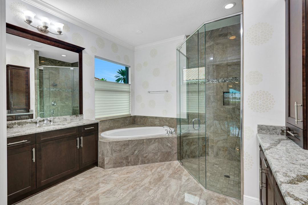 12646 Dundee Ln, Naples, FL 34120