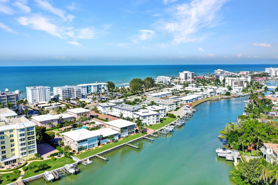 1910 Gulf Shore Blvd N, Naples, FL 34102