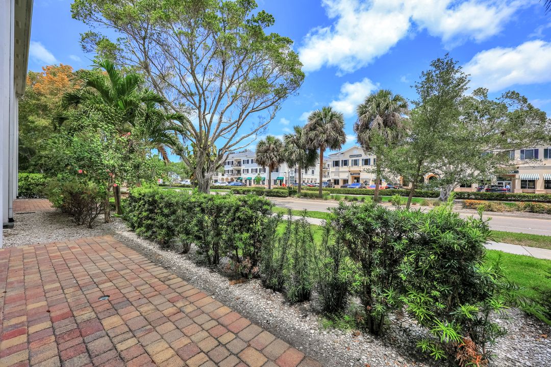 232 Banyan Blvd, Naples, FL 34102