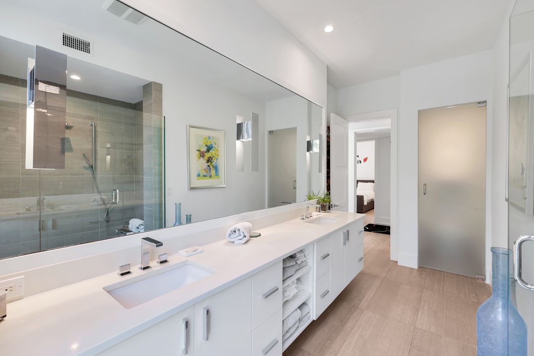 335 Banyan Blvd, Naples, FL 34102