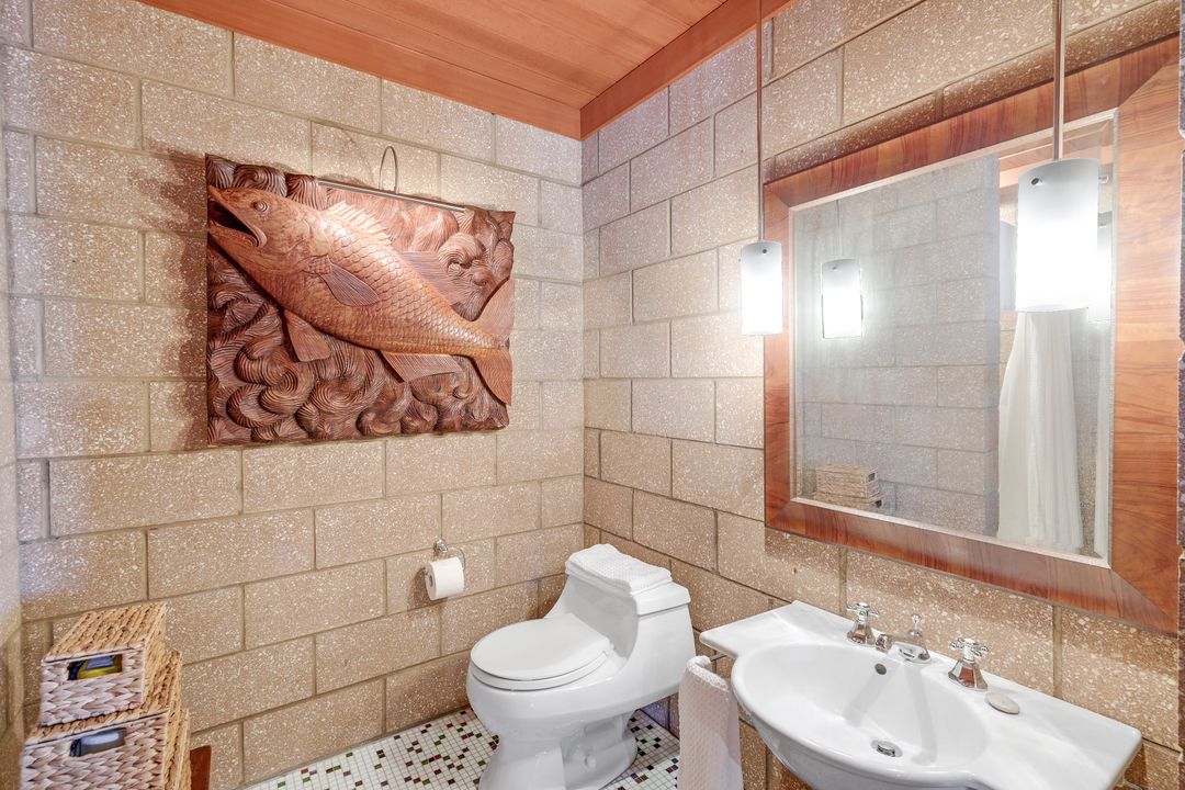 290 Channel Dr, Naples, FL 34108