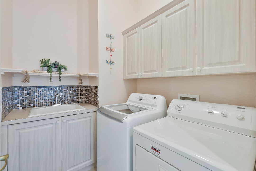 5852 Northridge Dr, Naples, FL 34110