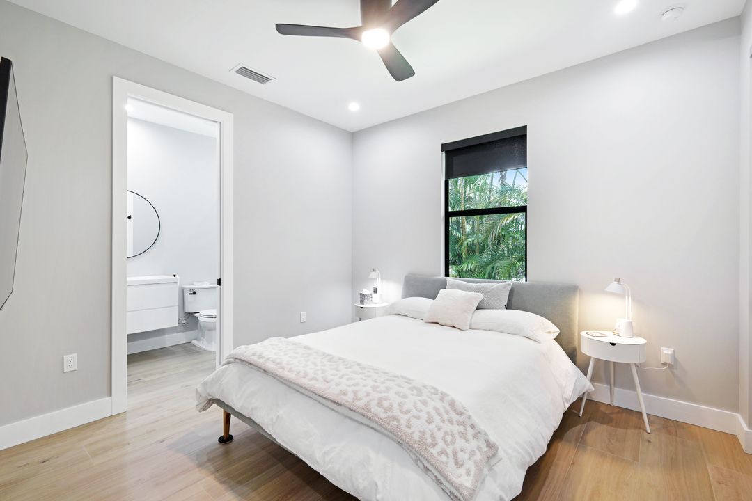 60 Liberty Ln, Naples, FL 34112