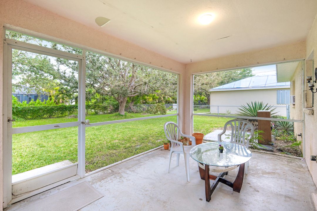 1332 SW 1st Ave, Cape Coral, FL 33991