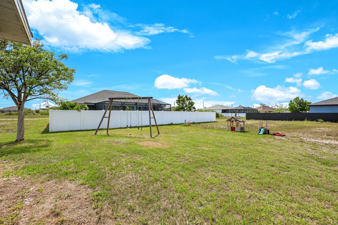 4424 NE 10th Ct, Cape Coral, FL 33909