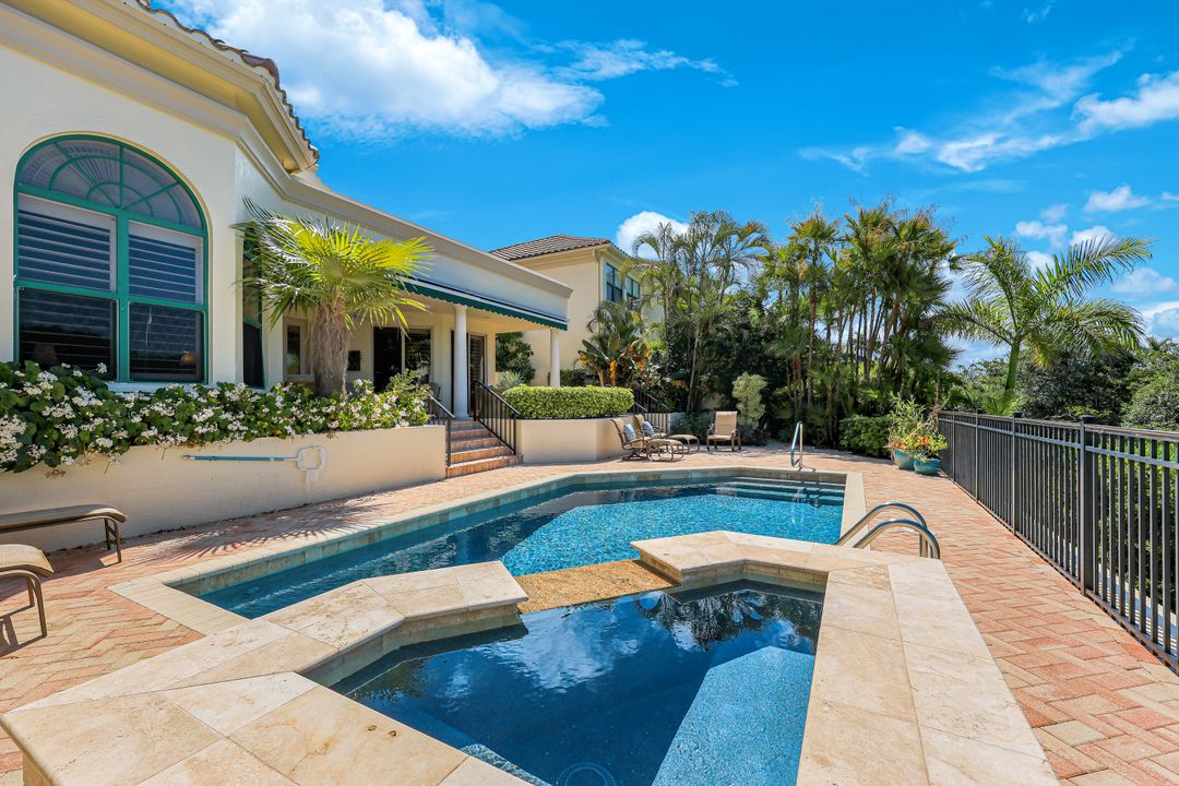 7913 Via Vecchia, Naples, FL 34108