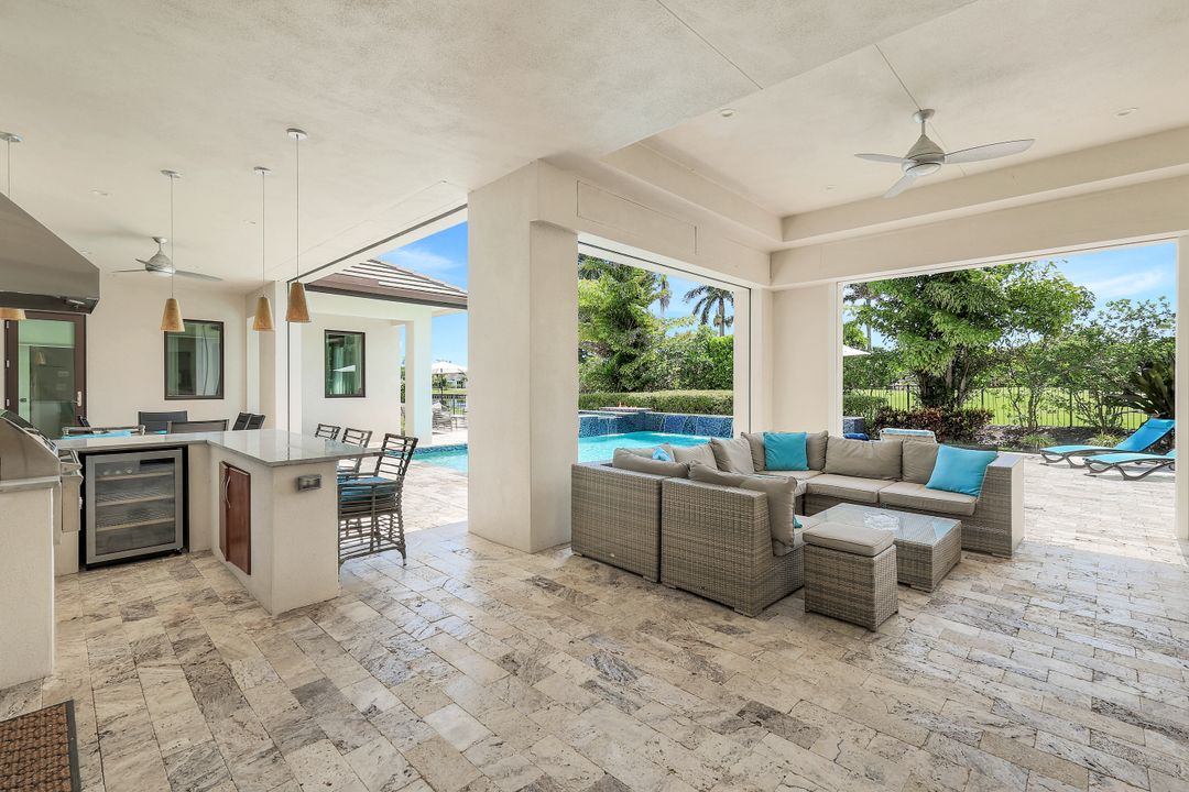 875 Wedge Dr, Naples, FL 34103