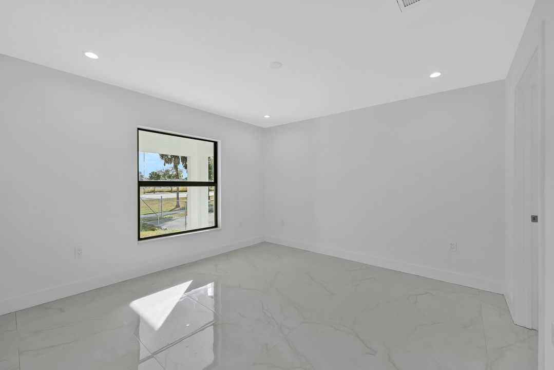 125 Holland St, North Fort Myers, FL 33917