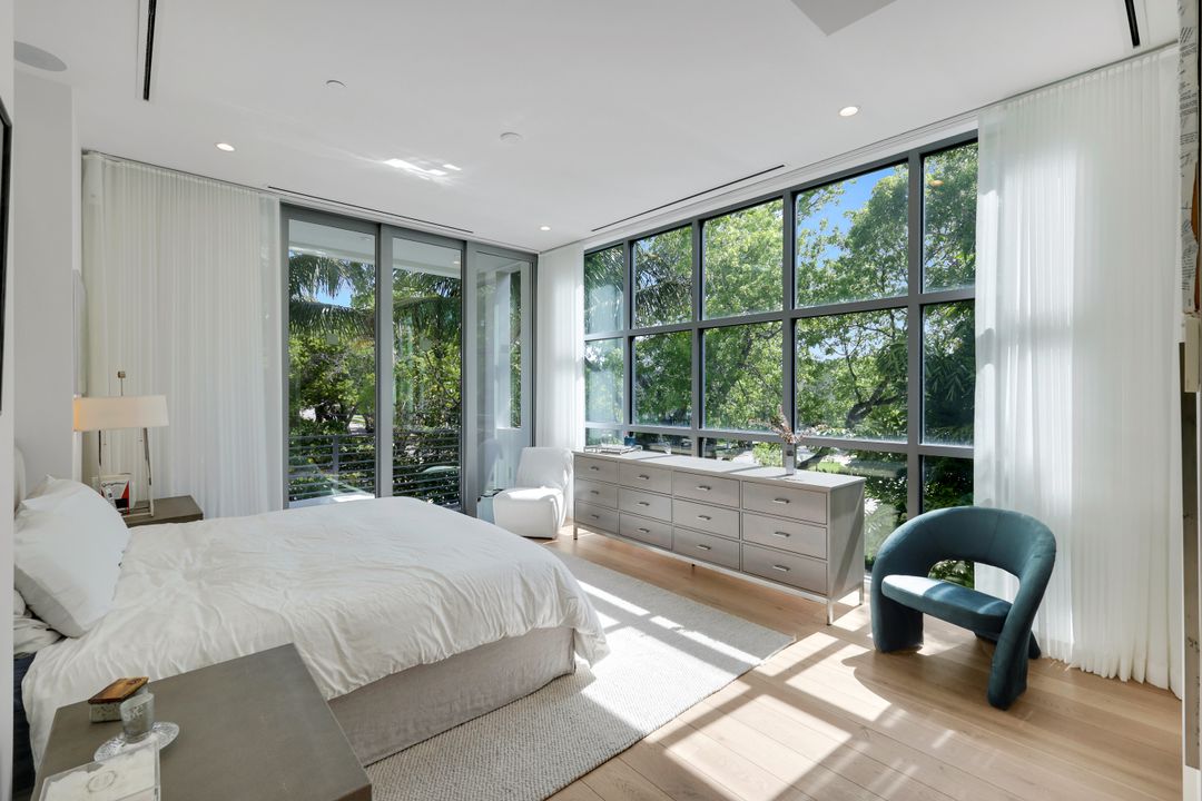 335 Banyan Blvd, Naples, FL 34102