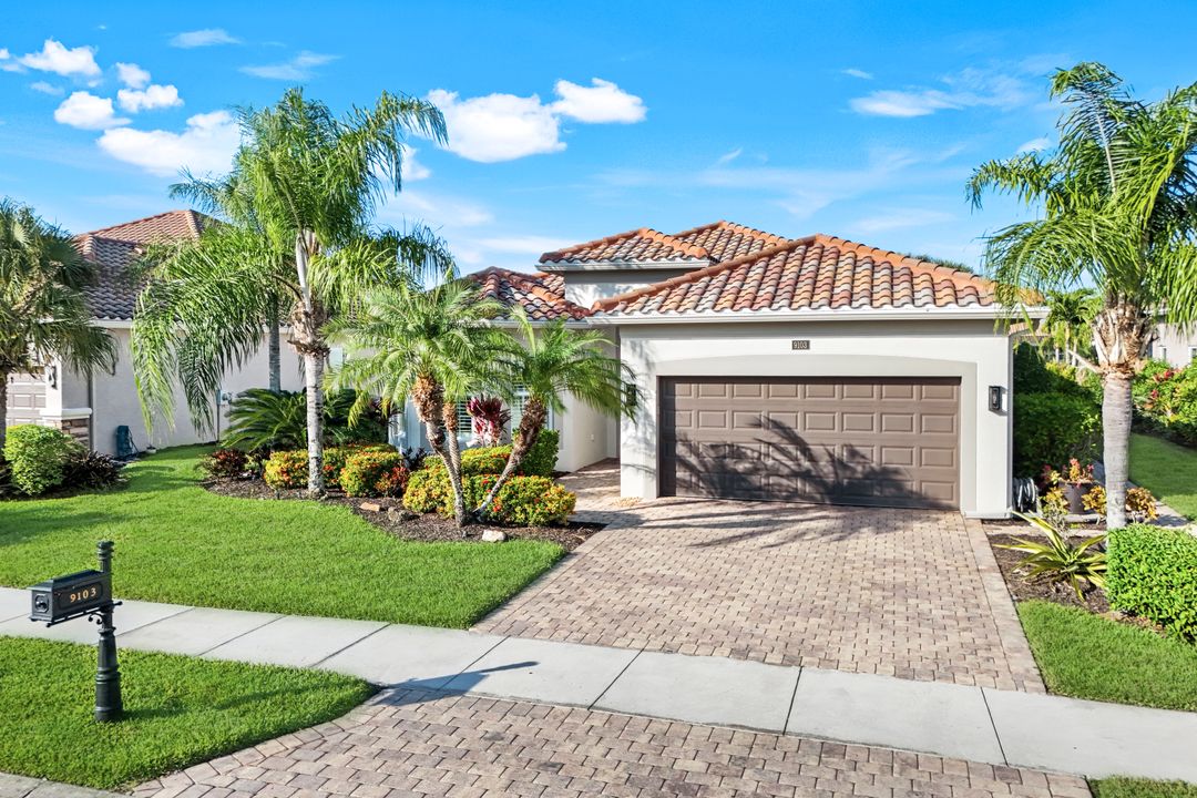 9103 Graphite Cir, Naples, FL 34120