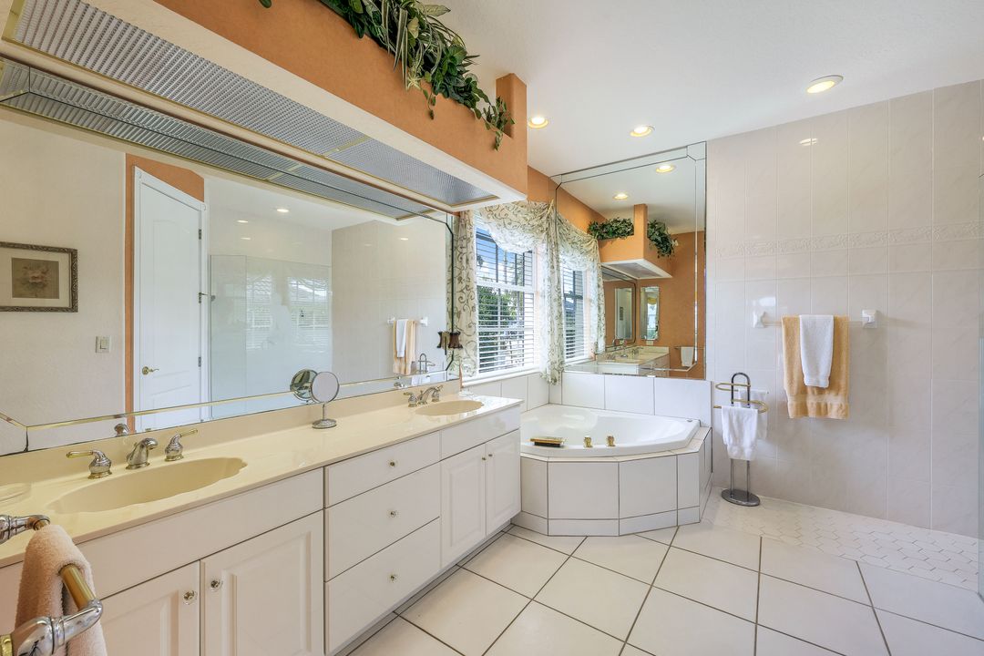 2008 Palaco Grande Pkwy, Cape Coral, FL 33904