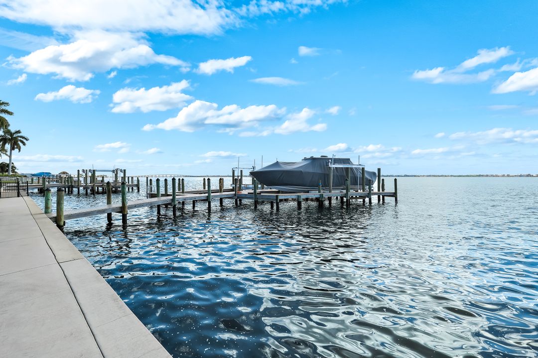 5327 Nautilus Dr, Cape Coral, FL 33904