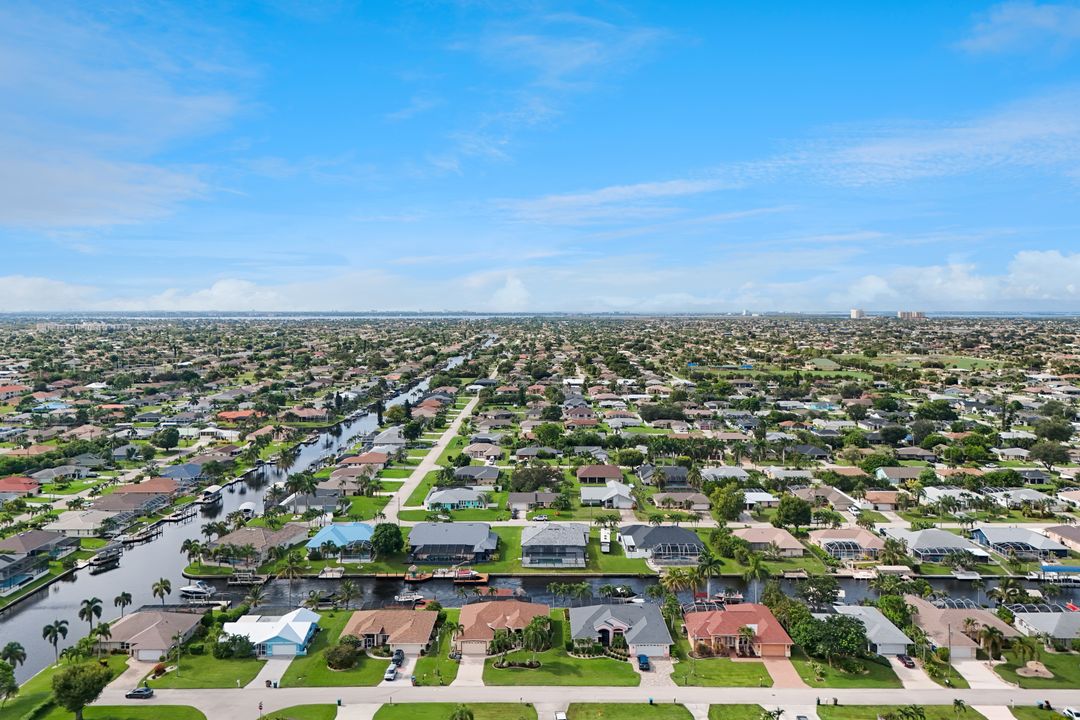 215 SW 37th Ln, Cape Coral, FL 33914