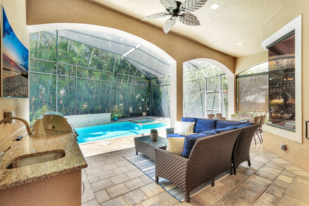 5717 Hammock Isles Dr, Naples, FL 34119