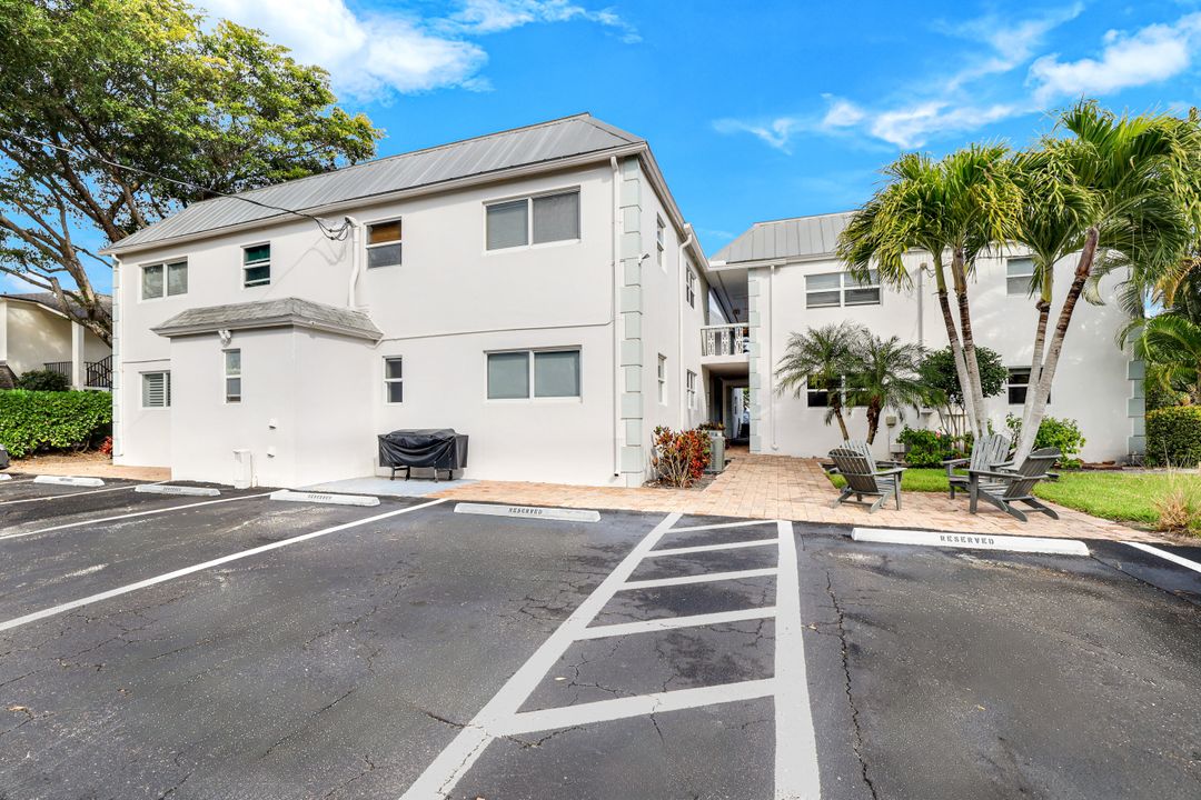 780 10th Ave S #5, Naples, FL 34102